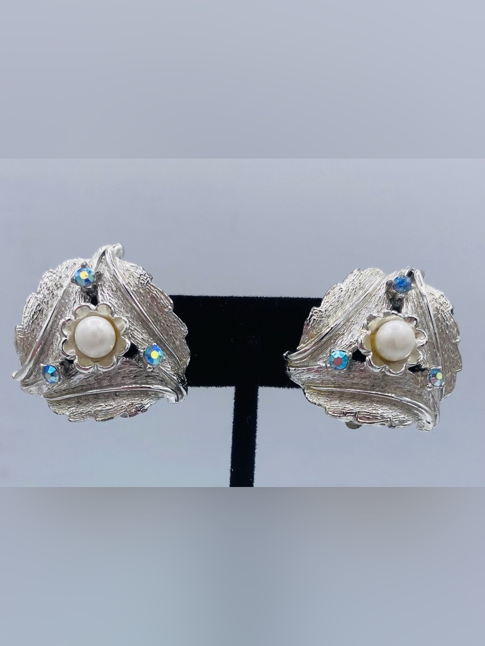 Vintage Judy Lee Silver Tone Leaf Blue AB Crystal & Faux Pearl Clip On Earrings